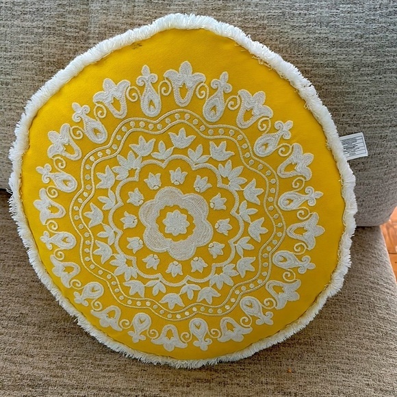 NWOT Target Yellow & White Tufted & Embroidered Feather Pillow - Picture 5 of 5